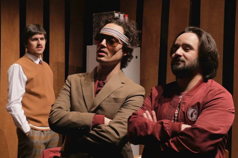 "Nó" pela Companhia Mascarenhas-Martins