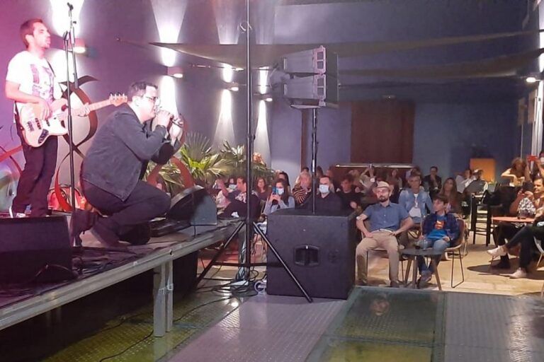 Noites da Baía | The Fly - Tributo a U2