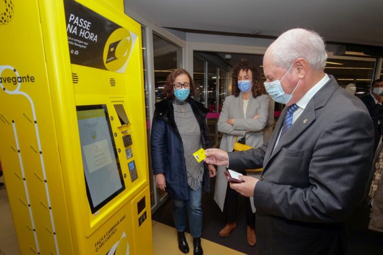 Novo equipamento Ponto Navegante, instalado provisoriamente no Alegro Setúbal, facilita emissão e carregamento de passes Navegante