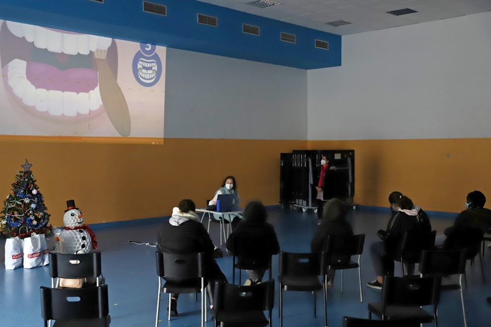 O Centro Multicultural acolheu duas sessões de higiene oral, proporcionadas pela candidatura “Oficinas de Organização e Ação", do Programa Bairros Saudáveis, e pelo projeto Férias no Bairro, integrado no programa municipal Nosso Bairro, Nossa Cidade.