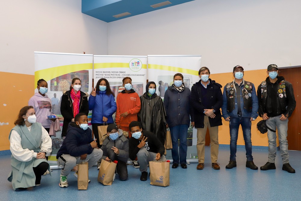 O Centro Multicultural acolheu duas sessões de higiene oral, proporcionadas pela candidatura “Oficinas de Organização e Ação", do Programa Bairros Saudáveis, e pelo projeto Férias no Bairro, integrado no programa municipal Nosso Bairro, Nossa Cidade.