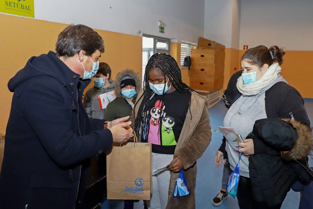 O Centro Multicultural acolheu duas sessões de higiene oral, proporcionadas pela candidatura “Oficinas de Organização e Ação", do Programa Bairros Saudáveis, e pelo projeto Férias no Bairro, integrado no programa municipal Nosso Bairro, Nossa Cidade.