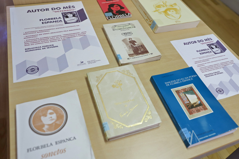 Florbela Espanca está em destaque no ciclo Autor do Mês numa exposição biobibliográfica na Biblioteca Pública Municipal de Setúbal