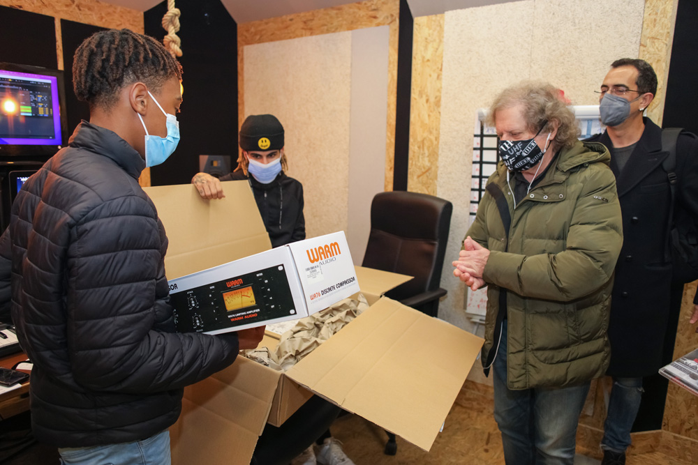 Nosso Bairro, Nossa Cidade | Doação de equipamento ao Estúdio de Som e Imagem pelos UHF