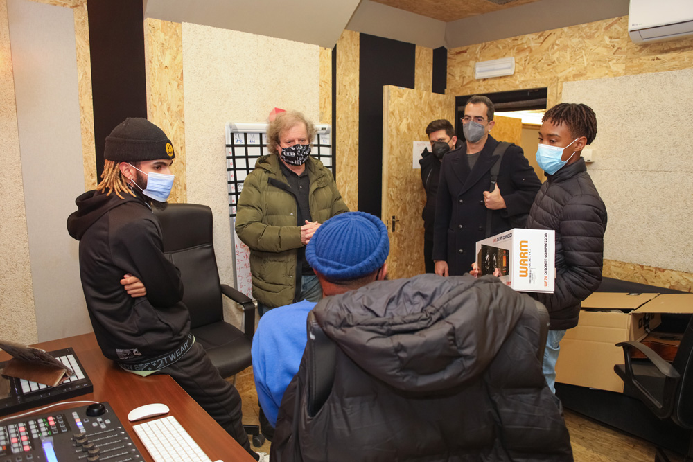 Nosso Bairro, Nossa Cidade | Doação de equipamento ao Estúdio de Som e Imagem pelos UHF