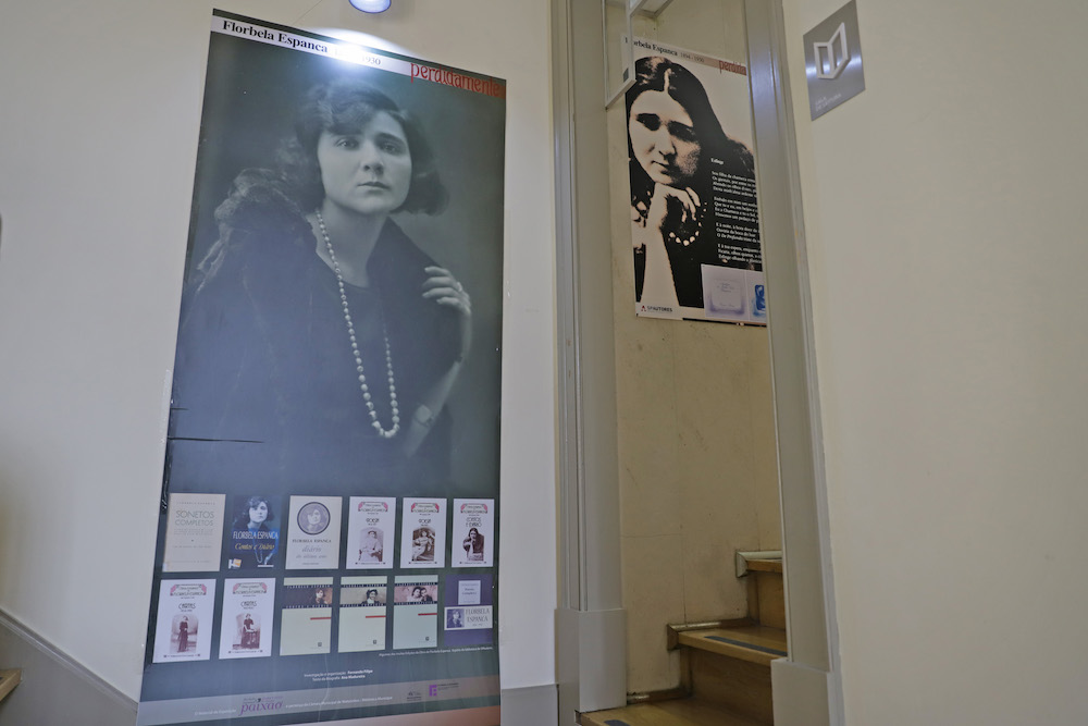 A exposição fotográfica e documental "Perdidamente", de homenagem a Florbela Espanca está patente entre os dias 2 e 31 de dezembro, na Biblioteca Pública Municipal