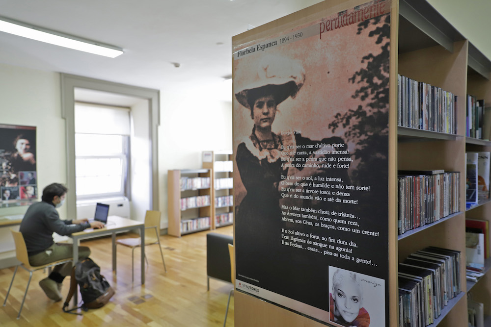 A exposição fotográfica e documental "Perdidamente", de homenagem a Florbela Espanca está patente entre os dias 2 e 31 de dezembro, na Biblioteca Pública Municipal