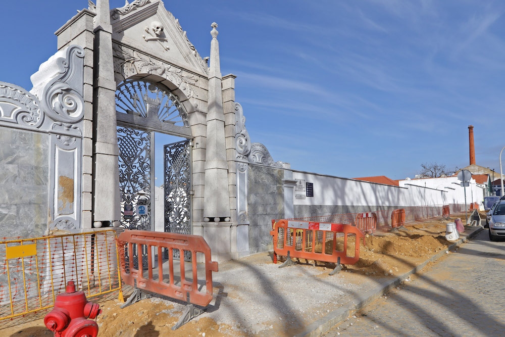 A Câmara Municipal de Setúbal está a proceder a melhoramentos no Cemitério de Nossa Senhora da Piedade