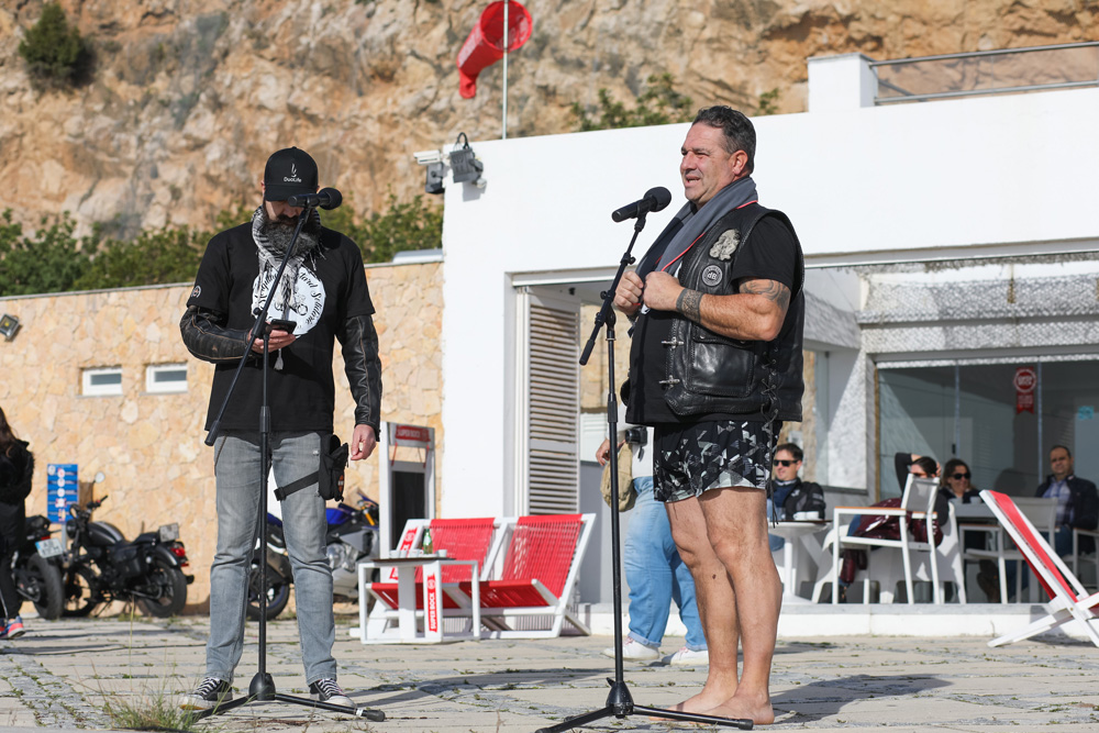 O Mergulho Motard Solidário, realizado n dia 1 de janeiro, na Praia da Figueirinha, visou angariar fundos para a Associação Nacional de Cuidadores Informais