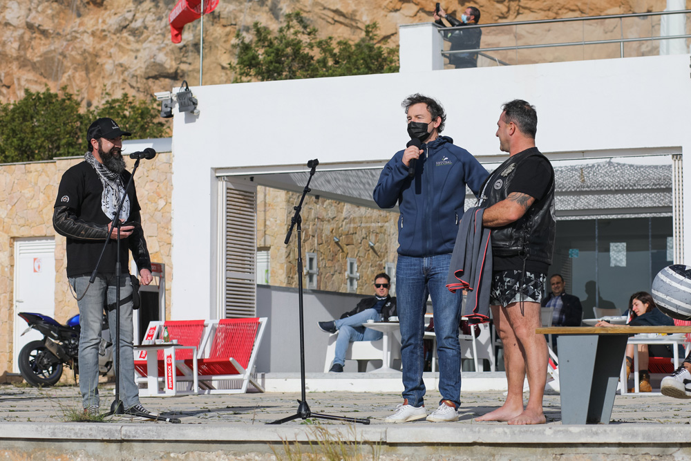 O Mergulho Motard Solidário, realizado n dia 1 de janeiro, na Praia da Figueirinha, visou angariar fundos para a Associação Nacional de Cuidadores Informais