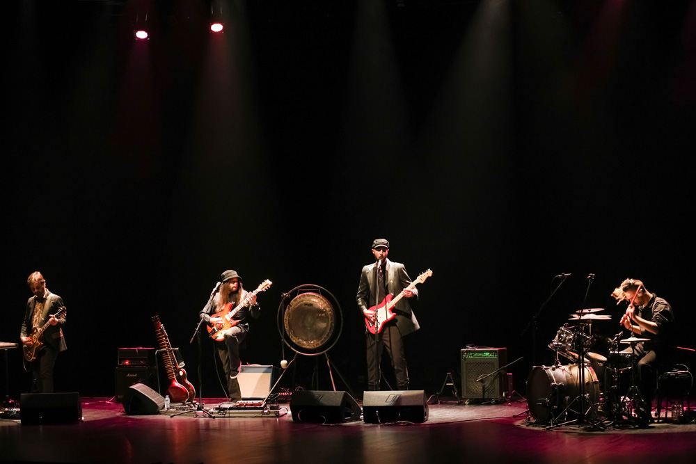 Concerto de apresentação do disco 'O Místico Orfeão Sónico de Um Corpo Estranho e Saturnia' no Fórum Luísa Todi