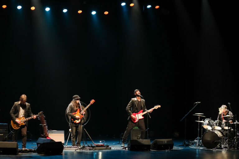 Concerto de apresentação do disco 'O Místico Orfeão Sónico de Um Corpo Estranho e Saturnia' no Fórum Luísa Todi
