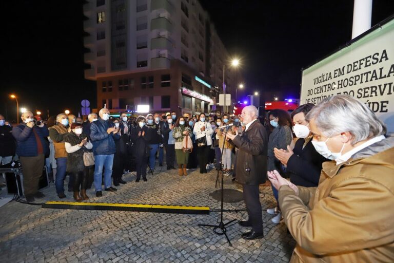 A Vigília em defesa da valorização do Centro Hospitalar de Setúbal, realizada no dia 18 de janeiro, foi convocada pelo Fórum Intermunicipal da Saúde