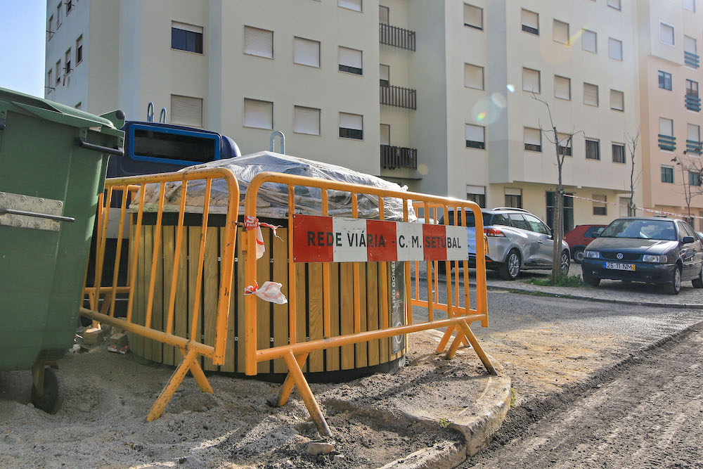 A Câmara Municipal de Setúbal está a proceder à colocação de mais de uma dezena de contentores semienterrados em vários locais do concelho