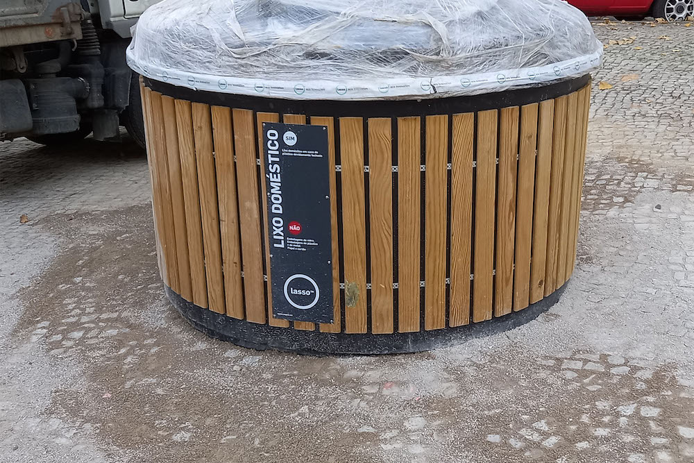 A Câmara Municipal de Setúbal está a proceder à colocação de mais de uma dezena de contentores semienterrados em vários locais do concelho