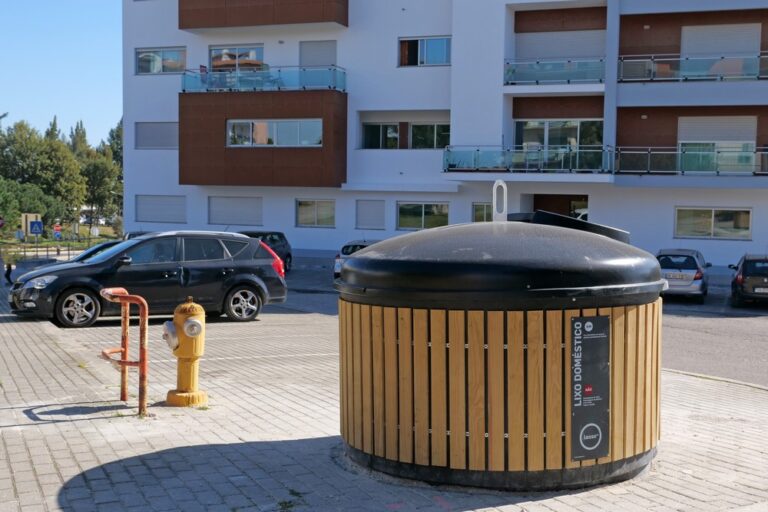 Novos contentores semienterrados