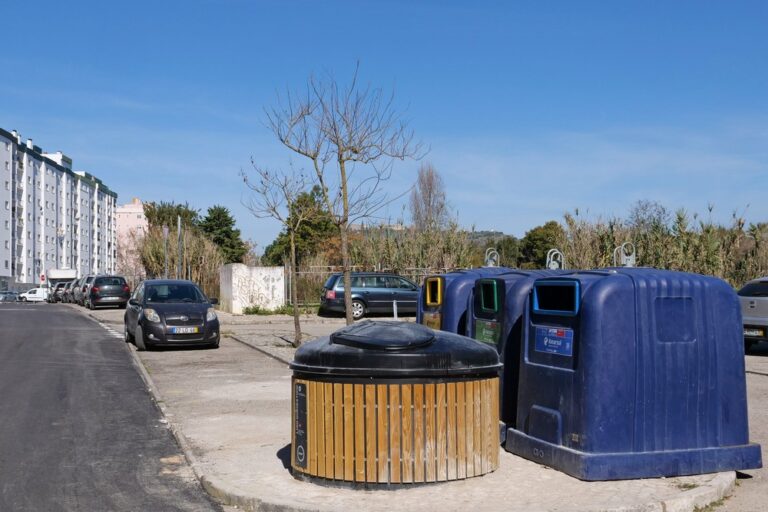 Novos contentores semienterrados