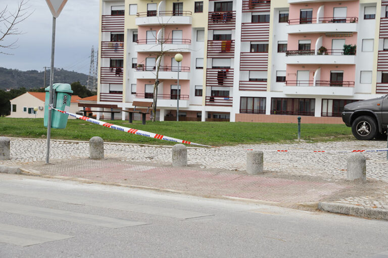Rebaixamento de passeios na Avenida Mestre Lima de Freitas