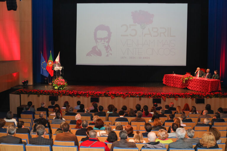 Comemorações dos 48 anos do 25 de Abril - Sessão Solene da Assembleia Municipal