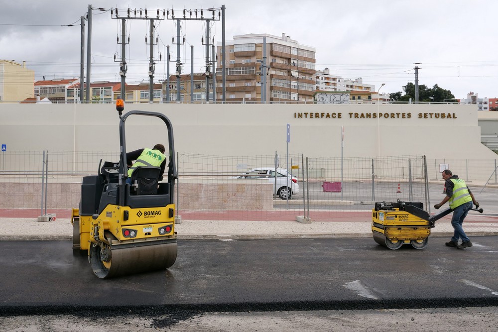 Repavimentações em troço da Avenida dos Ciprestes