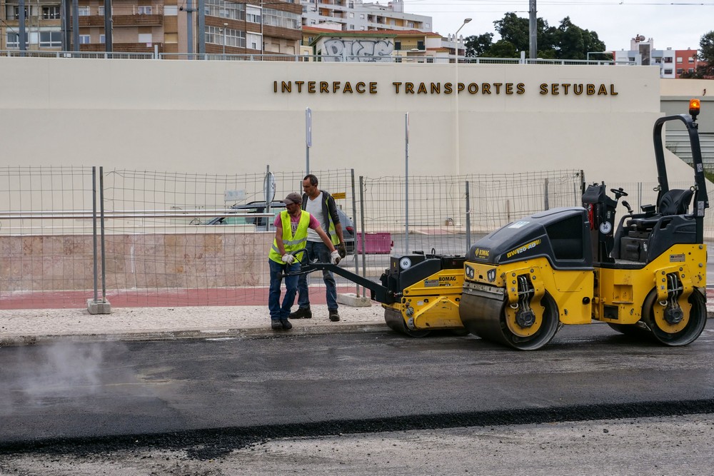 Repavimentações em troço da Avenida dos Ciprestes