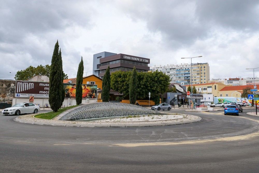 Repavimentações em troço da Avenida dos Ciprestes