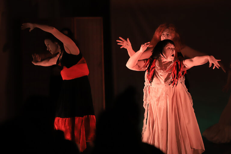 Dia Mundial do Teatro - TOMA -Passagens Proibidas