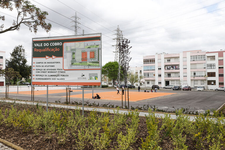 Requalificação de espaços verdes na Rua 8 de Maio de 1928 | Vale do Cobro