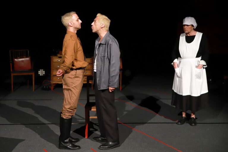 Cruz de Giz - peça de teatro do TAS - A Gráfica