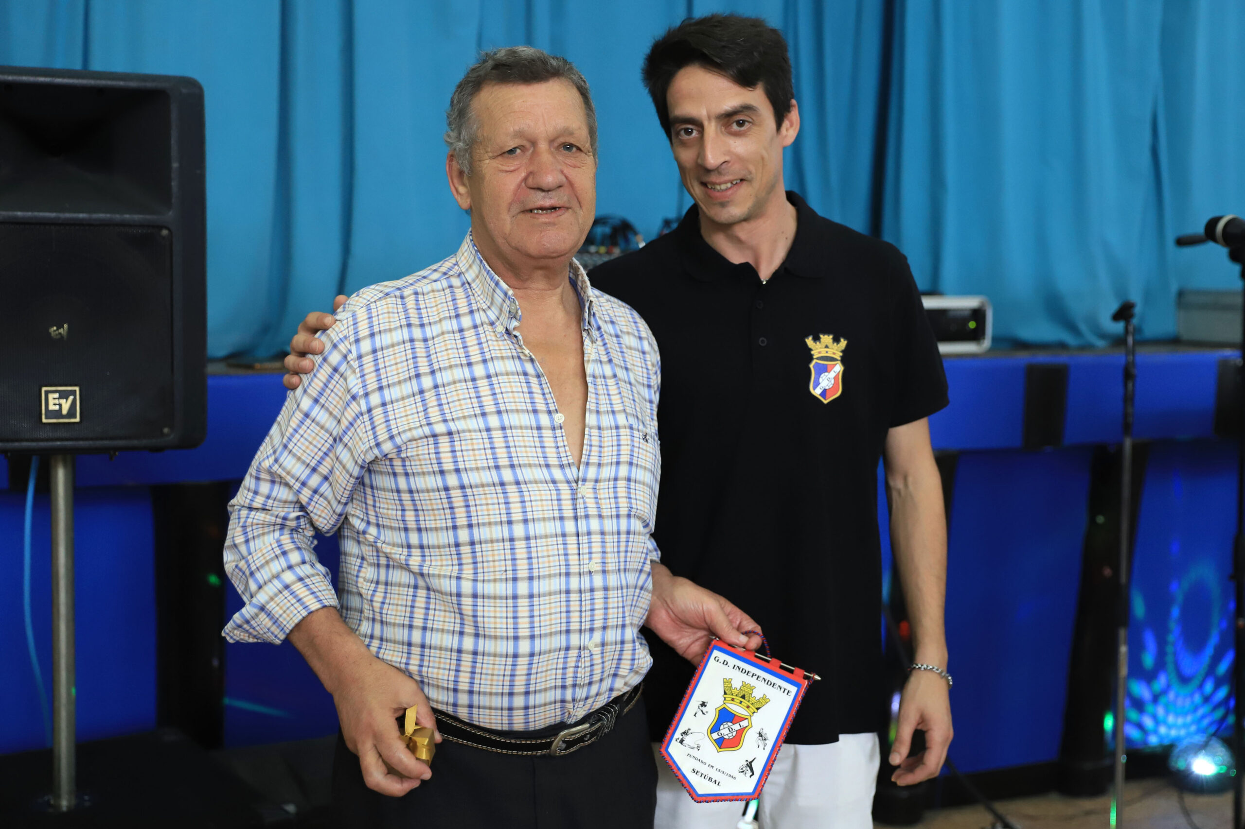 Grupo DesGrupo Desportivo Independente - comemorações 66.º aniversário - emblema de ouro - sócio 50 anosportivo Independente - comemorações 66.º aniversário