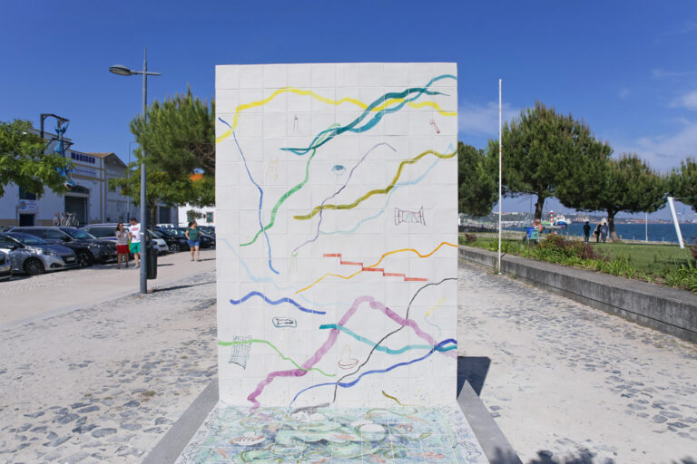 Escultura "Poeticamente Habita o Homem Sobre a Terra"