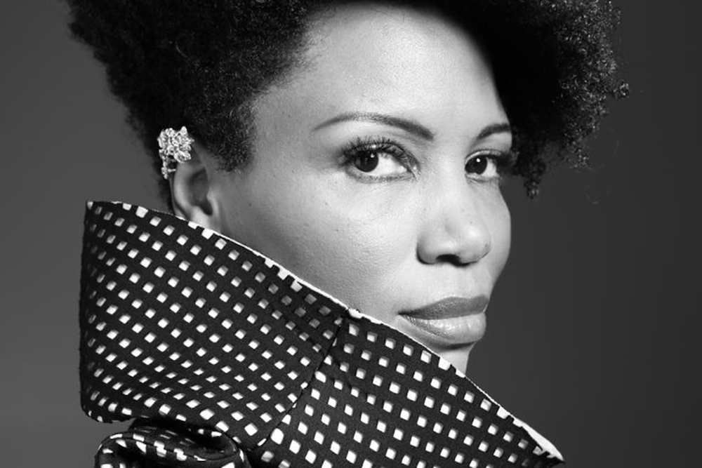 Lura atua no palco principal da Feira de Sant'Iago