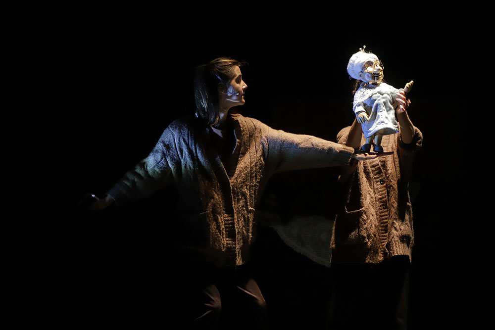 Teatro de marionetas "A Caixa de Nove Lados"