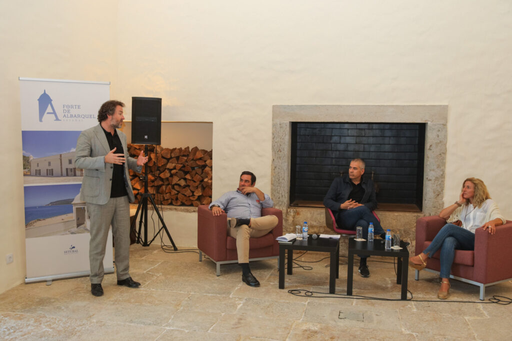 Futebol feminino à conversa no Forte de Albarquel
