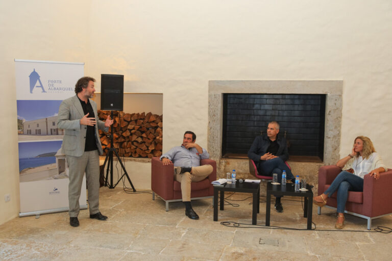 Futebol feminino à conversa no Forte de Albarquel
