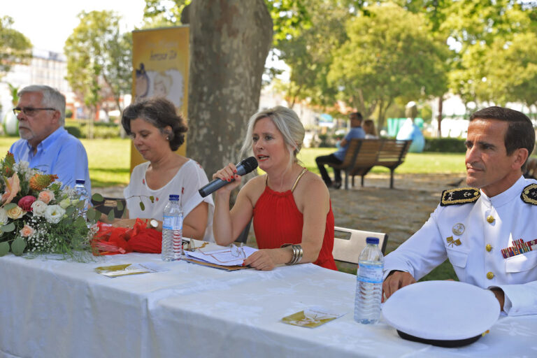 Apresentação de livro "Dra. Mágica e a Bruxa Zá" de Leonor Campos