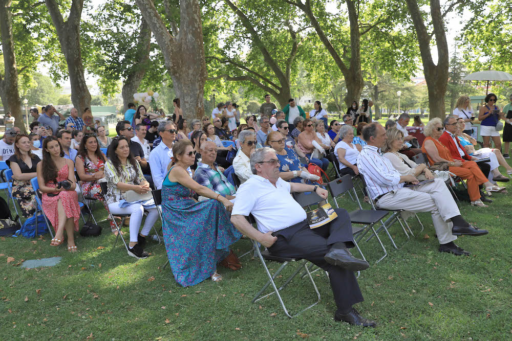 Apresentação de livro "Dra. Mágica e a Bruxa Zá" de Leonor Campos