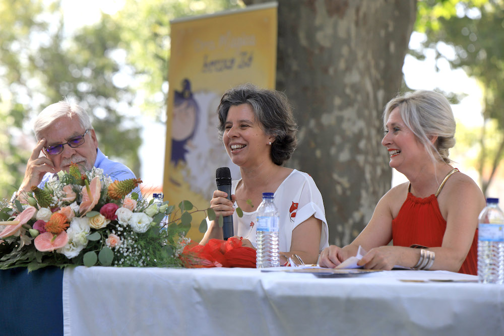 Apresentação de livro "Dra. Mágica e a Bruxa Zá" de Leonor Campos