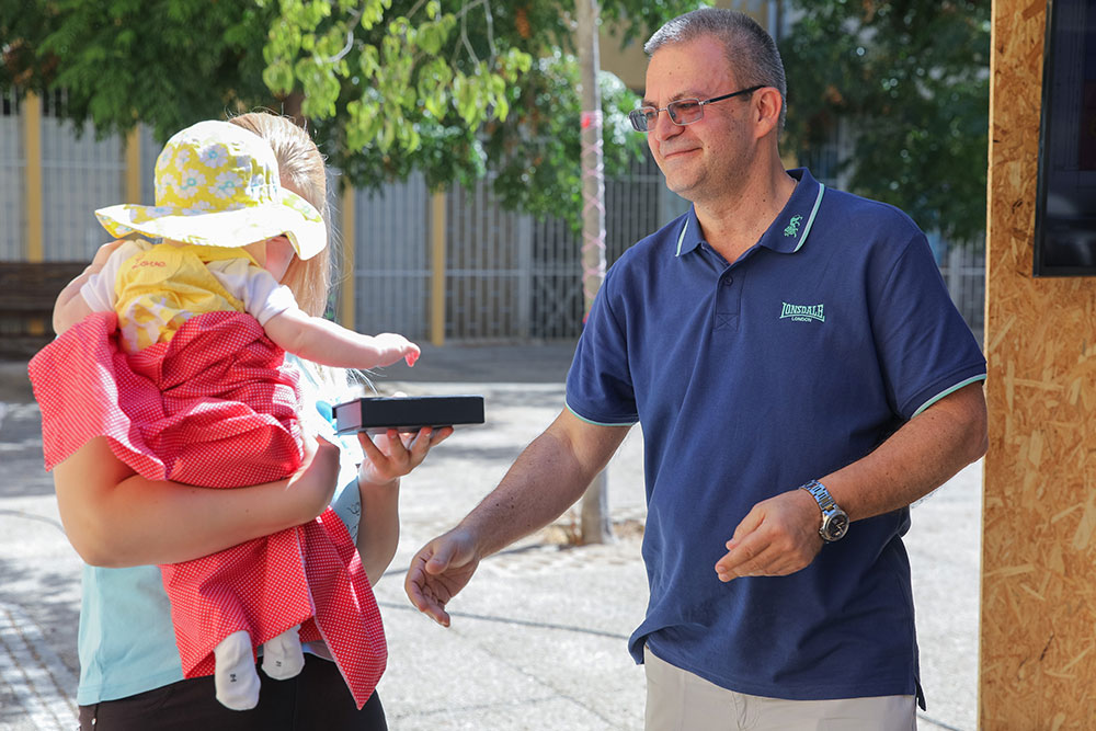 Entrega de casa temporária a família ucraniana e aniversário da YMCA.