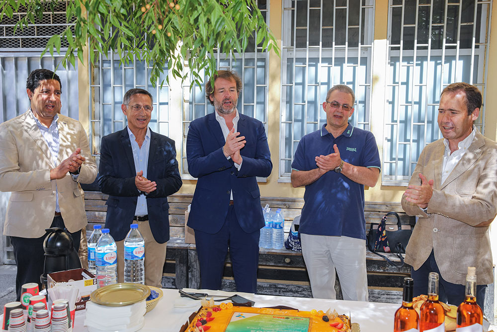 Entrega de casa temporária a família ucraniana e aniversário da YMCA.