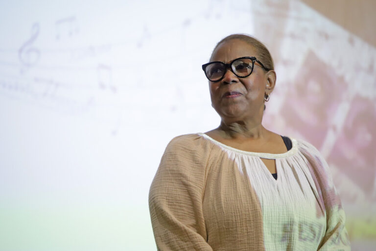 Sharon Louise Preston-Folta, a filha secreta de Louis Armstrong, assistiu em Setúbal à exibição do documentário “Little Satchmo”, que conta a história da única filha da lenda do jazz.