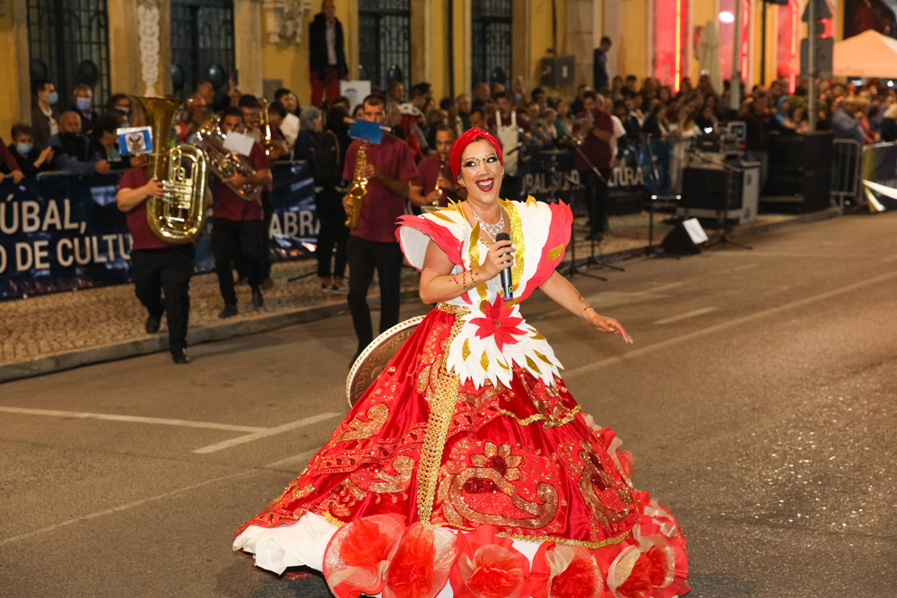 Marchas Populares 2022 | Desfile de apresentação | Grupo Desportivo Independente com a madrinha Sara Margarida