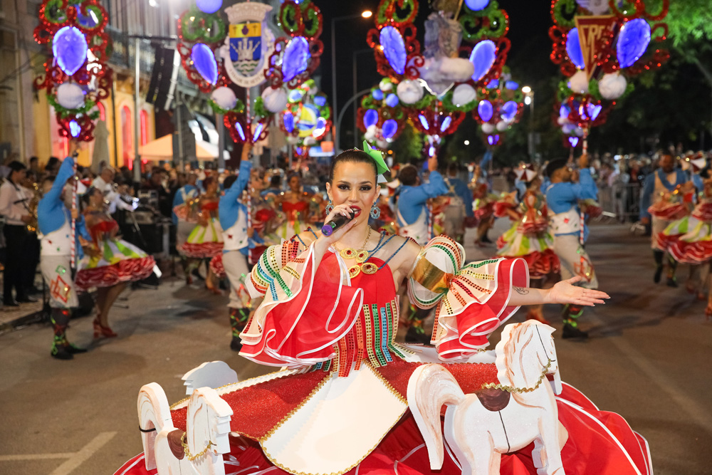 Marchas Populares 2022 | Desfile de apresentação | Clube Recreativo Palhavã com a madrinha Inês Pereira