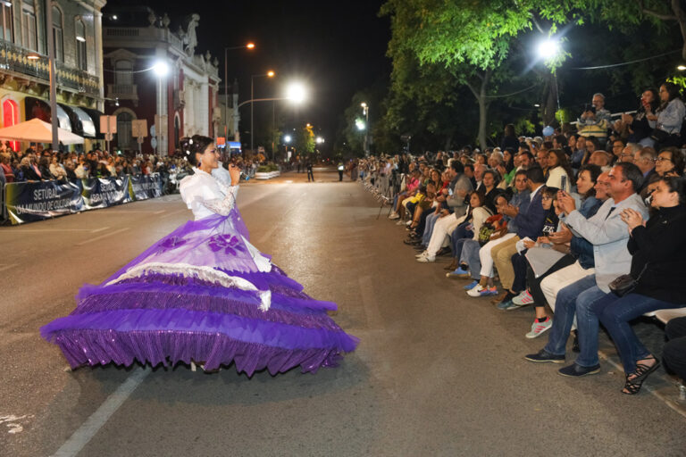 Marchas Populares 2022 | Desfile de apresentação | Madrinha das Madrinhas, Carla Lança