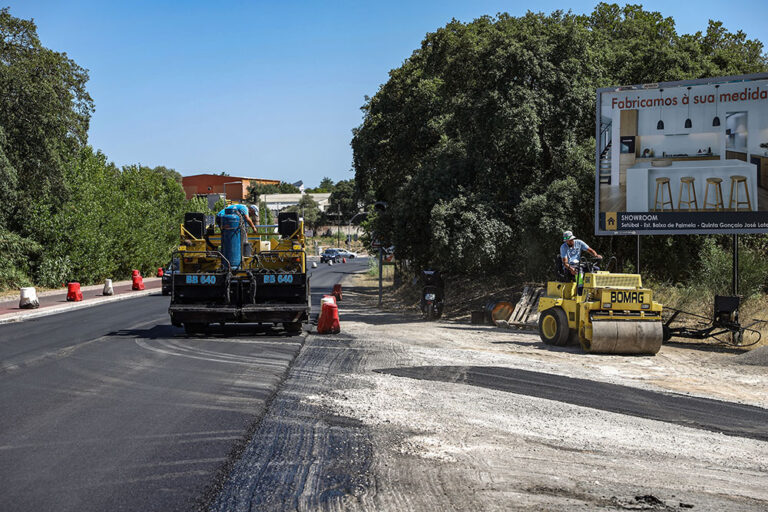 Repavimentação de troço da Estrada dos Ciprestes.