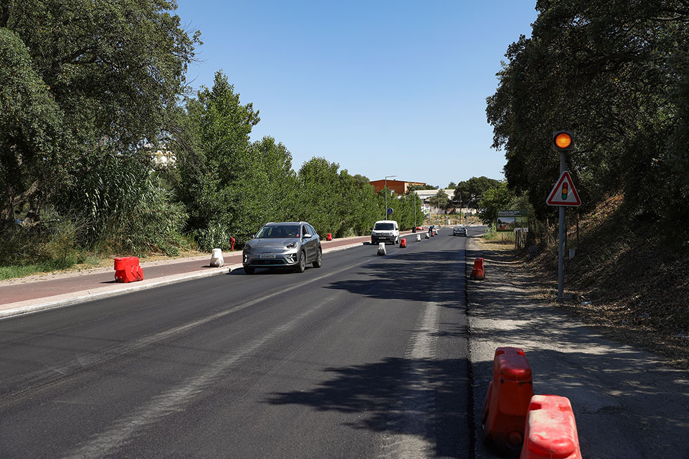 Repavimentação de troço da Estrada dos Ciprestes.