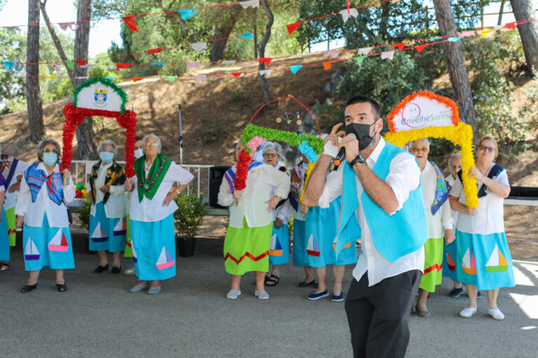 Festa final das comemorações dos santos populares pela comunidade sénior.