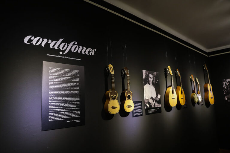 Os Cordofones - Exposição de instrumentos tradicionais portugueses da coleção de Albano Almeida - Museu do Trabalho Michel Giacometti