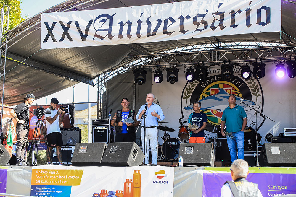André Martins, presidente da Câmara Municipal, discursa no 25.º aniversário do Moto Clube de Setúbal.