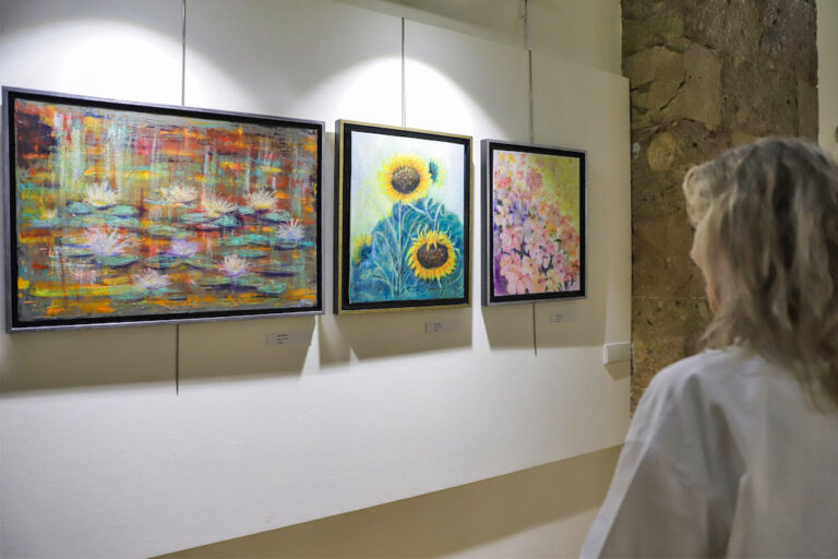 Exposição de pintura "As Minhas Escolhas", de Margarida Parada Cagica Pinto, na Biblioteca Municipal.